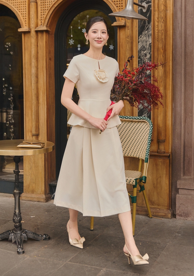 Đẹp cả tuần cùng bản phối chân váy dài, quần ống rộng và giày cao gót- Ảnh 1.