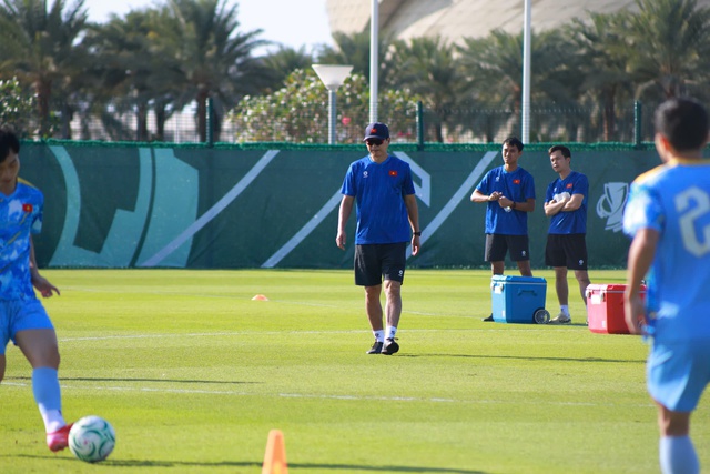 HLV Kim sẽ c&oacute; thay đổi quan trọng để thắng U.23 Trung Quốc, U.23 Việt Nam tập buổi cuối trước b&aacute;n kết - Ảnh 2.