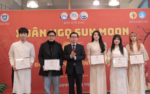 Người Việt tại H&agrave;n Quốc qu&acirc;y quần đ&oacute;n Tết B&iacute;nh Ngọ , giữ vững bản sắc văn h&oacute;a - Ảnh 3.