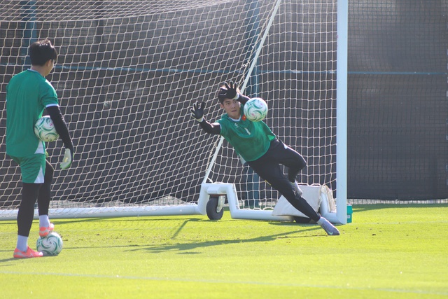 Thầy Kim bật cười khi bị biến thành ‘phù thủy’ Harry Potter, Trung Kiên được rèn cực kỹ bắt phạt đền- Ảnh 1. Thầy Kim bật cười khi bị biến thành ‘phù thủy’ Harry Potter, Trung Kiên được rèn cực kỹ bắt phạt đền- Ảnh 1.