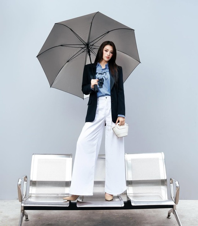 Sơ mi và quần ống rộng: Khi sự thoải mái trở thành tuyên ngôn phong cách- Ảnh 1.