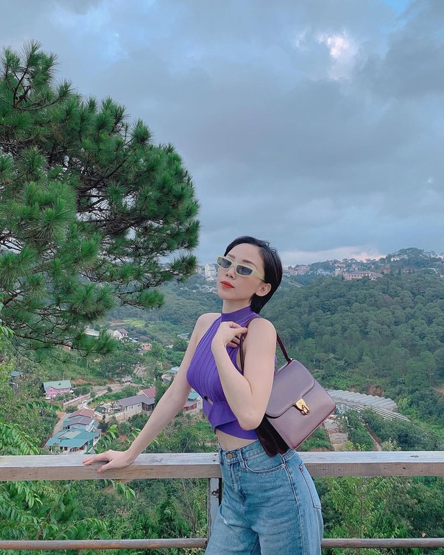 Sức hút từ chiếc túi đeo vai nắp gập không bao giờ lỗi mốt- Ảnh 7. Sức hút từ chiếc túi đeo vai nắp gập không bao giờ lỗi mốt- Ảnh 7.