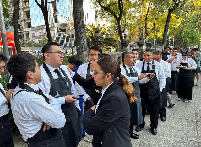 Động đất mạnh rung chuyển Mexico , Tổng thống Sheinbaum sơ t&aacute;n trong họp b&aacute;o khẩn cấp - Ảnh 1.