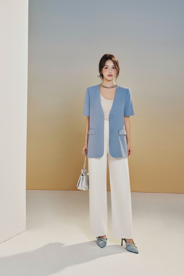 Áo không cổ ghi điểm cho vẻ ngoài thanh lịch nhờ sự giản đơn- Ảnh 5. Áo không cổ ghi điểm cho vẻ ngoài thanh lịch nhờ sự giản đơn- Ảnh 5.