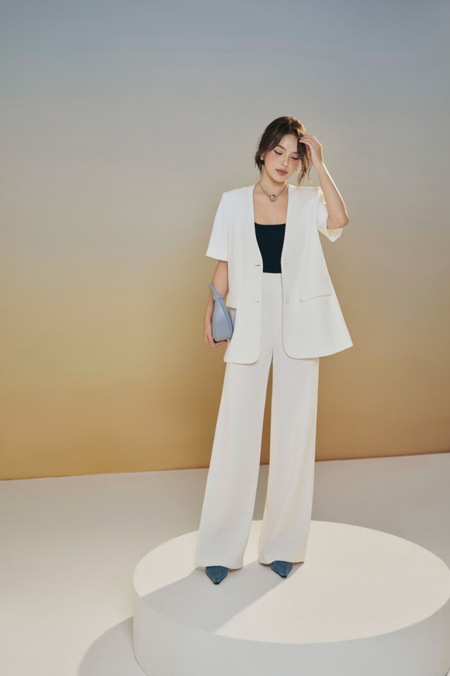 Áo không cổ ghi điểm cho vẻ ngoài thanh lịch nhờ sự giản đơn- Ảnh 6. Áo không cổ ghi điểm cho vẻ ngoài thanh lịch nhờ sự giản đơn- Ảnh 6.