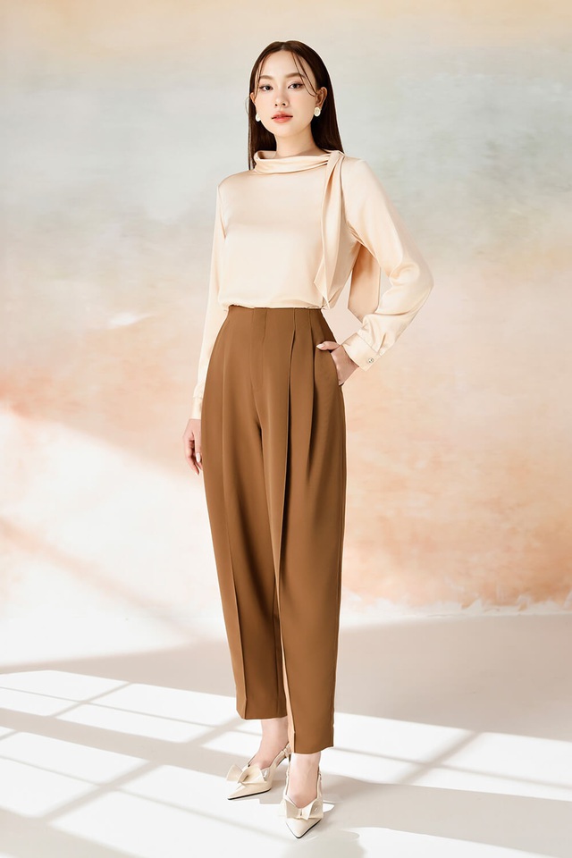 Áo không cổ ghi điểm cho vẻ ngoài thanh lịch nhờ sự giản đơn- Ảnh 8. Áo không cổ ghi điểm cho vẻ ngoài thanh lịch nhờ sự giản đơn- Ảnh 8.