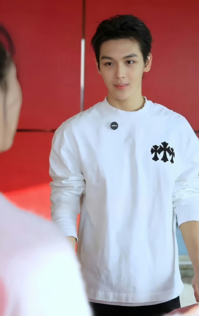 Con trai của T&igrave;nh Nhi (Ho&agrave;n Ch&acirc;u C&aacute;ch C&aacute;ch) g&acirc;y sốt với vẻ ngo&agrave;i cực phẩm - Ảnh 1.