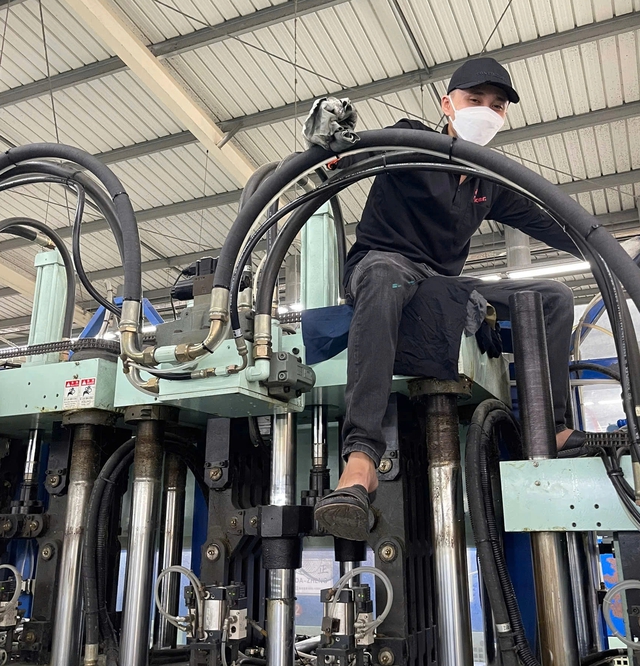 Với c&ocirc;ng nh&acirc;n, đ&acirc;y l&agrave; lựa chọn quen thuộc v&agrave;o dịp Tết Dương lịch...  - Ảnh 3.