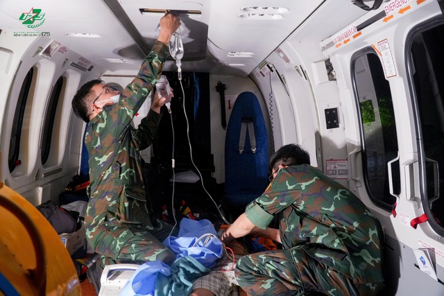Trực thăng bay cấp cứu ngư d&acirc;n ở đặc khu Trường Sa ng&agrave;y đầu năm 2026- Ảnh 1.
