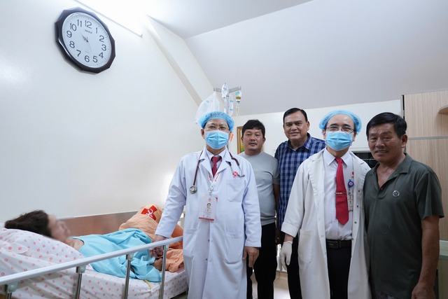 Đầu năm, phẫu thuật th&agrave;nh c&ocirc;ng 2 bệnh nh&acirc;n c&oacute; khối u đại tr&agrave;ng k&iacute;ch thước lớn- Ảnh 3.