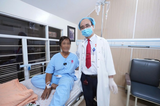 Đầu năm, phẫu thuật th&agrave;nh c&ocirc;ng 2 bệnh nh&acirc;n c&oacute; khối u đại tr&agrave;ng k&iacute;ch thước lớn- Ảnh 2.