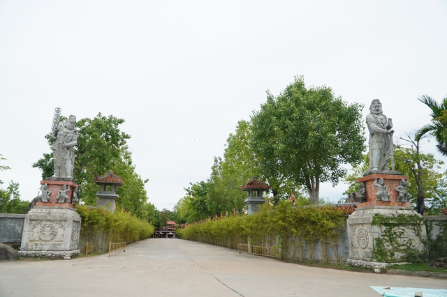 Ch&ugrave;a Thi&ecirc;n Hưng - n&eacute;t 'cổ trấn Phượng Ho&agrave;ng' giữa l&ograve;ng Gia Lai- Ảnh 1.