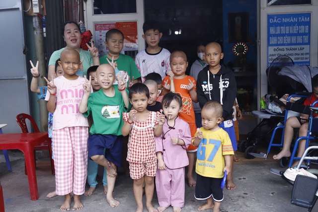 'Con muốn sống': 3,9 tỉ đồng đến với 43 bệnh nhi ung thư- Ảnh 1.