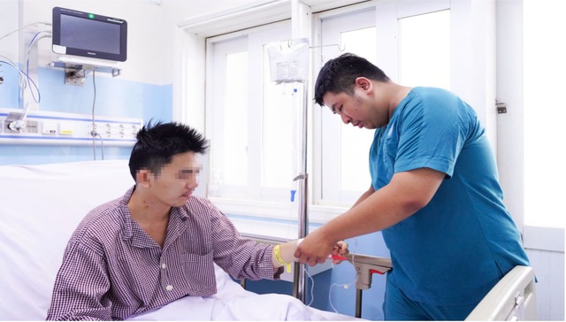 Đang chơi cầu l&ocirc;ng, ch&agrave;ng trai 32 tuổi ở TP.HCM đột ngột ngưng tim- Ảnh 1.