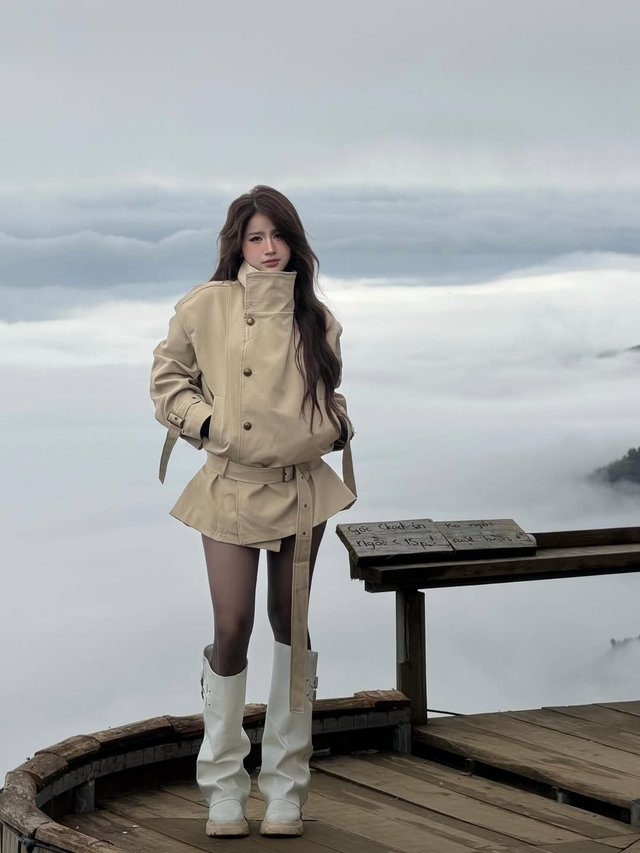 Trang phục thắt đai phối quần tất định hình vóc dáng thon gọn- Ảnh 3. Trang phục thắt đai phối quần tất định hình vóc dáng thon gọn- Ảnh 3.