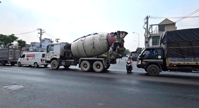 Đường Trần Văn Giàu ùn tắc do gỡ đèn ưu tiên: Cơ quan chức năng lên tiếng - Ảnh 4.