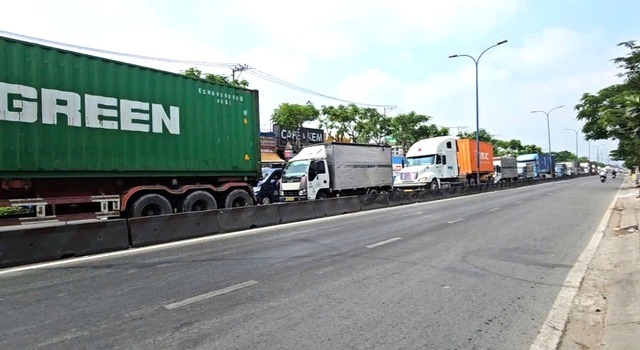 Đường Trần Văn Giàu ùn tắc do gỡ đèn ưu tiên: Cơ quan chức năng lên tiếng - Ảnh 3.