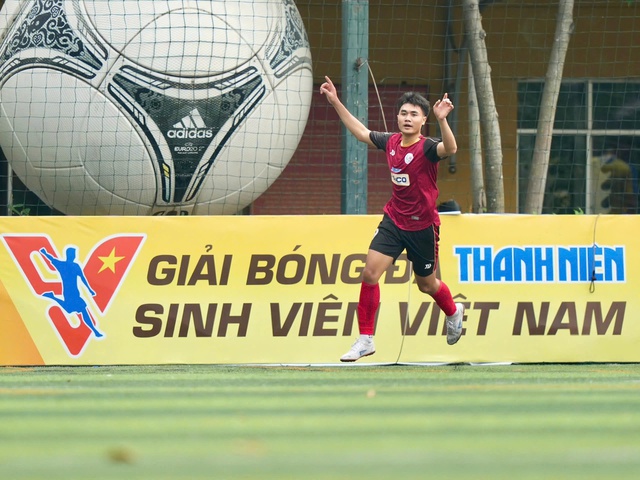 Đ&ocirc;i gi&agrave;y vải của tiền đạo t&agrave;i năng người Gi&eacute; Tri&ecirc;ng- Ảnh 1.