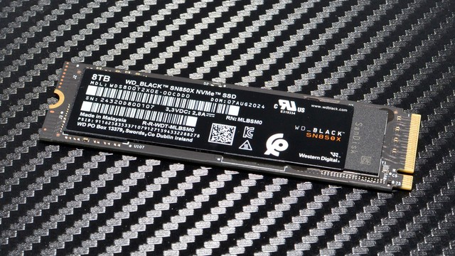 Nhu cầu AI đẩy gi&aacute; SSD l&ecirc;n ngang gi&aacute; v&agrave;ng - Ảnh 1.