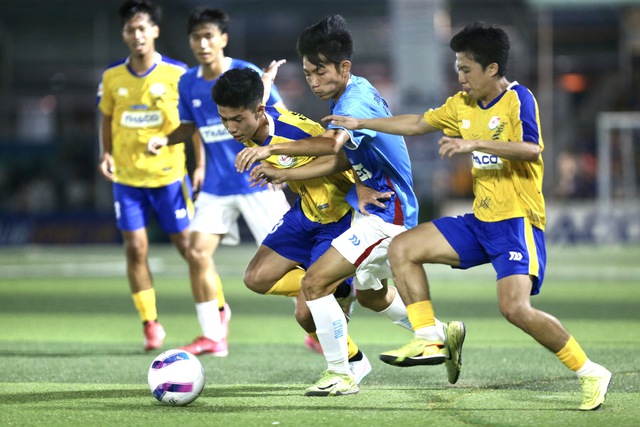 Quà sinh nhật đặc biệt của HLV Bồ Đào Nha tại TNSV THACO cup 2026- Ảnh 3. Quà sinh nhật đặc biệt của HLV Bồ Đào Nha tại TNSV THACO cup 2026- Ảnh 3.