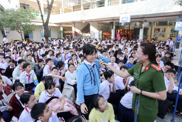 Hiểm họa từ ph&aacute;o nổ, mối đe dọa sức khỏe học đường dịp Tết Nguy&ecirc;n đ&aacute;n- Ảnh 1.