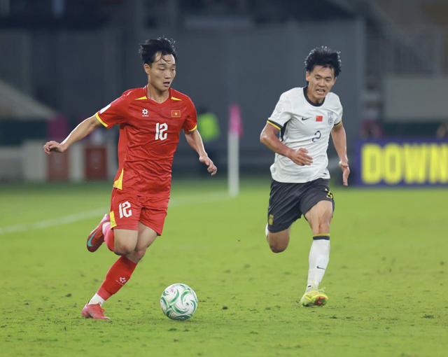 HLV Kim Sang-sik xin lỗi, n&oacute;i r&otilde; l&yacute; do U.23 Việt Nam bại trận: &lsquo;T&ocirc;i bất ngờ khi Trung Quốc đ&atilde;&hellip;&rsquo; - Ảnh 2.