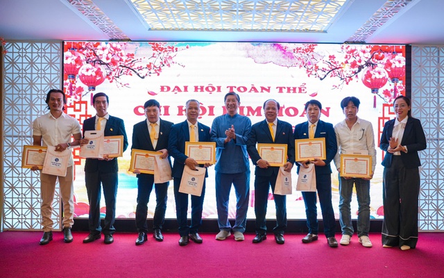 Chi hội Kim ho&agrave;n Ph&uacute; B&igrave;nh T&acirc;n giới thiệu ban chấp h&agrave;nh nhiệm kỳ 2025-2030 - Ảnh 2.