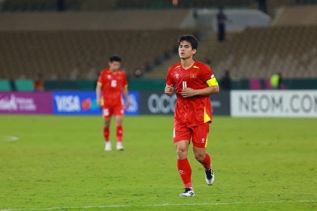 L&yacute; Đức phải biết lấy thẻ đỏ để tự răn m&igrave;nh- Ảnh 1.