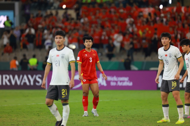 Hiểu Minh chấn thương nặng, L&yacute; Đức thẻ đỏ: H&agrave;ng thủ U.23 Việt Nam vụn vỡ, thua đậm U.23 Trung Quốc- Ảnh 8.