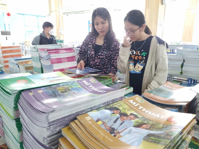 Nhà trường lên phương án thực hiện một bộ SGK thống nhất - Ảnh 1.