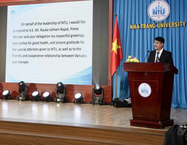 Thủ tướng Vanuatu thăm và làm việc tại Trường ĐH Nha Trang - Ảnh 3.