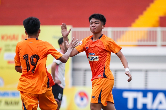 Trường ĐH C&ocirc;ng nghệ Kỹ thuật TP.HCM - ĐH Kinh tế TP.HCM: Quyết tranh ng&ocirc;i đầu - Ảnh 3.