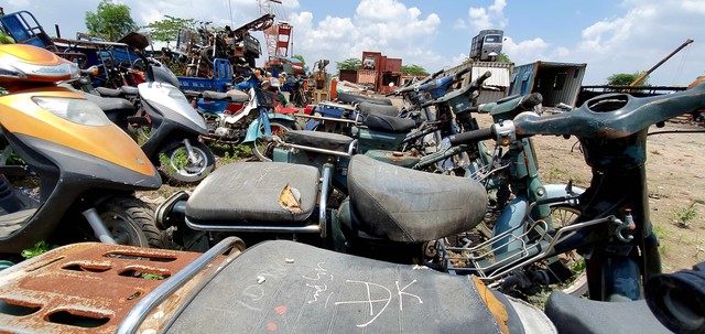 Thanh lý xe cũ nát mà không giữ lại biển số, coi chừng rắc rối pháp lý - Ảnh 1.