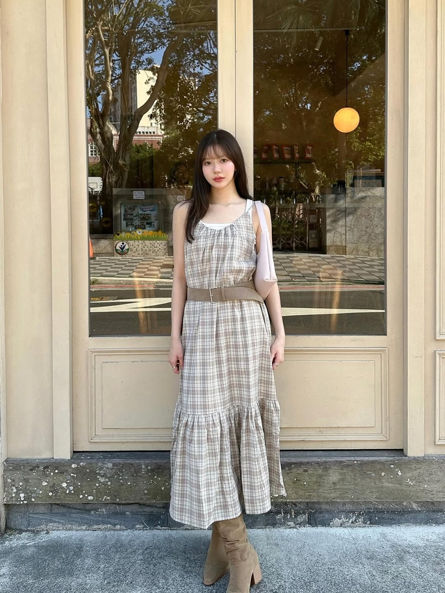 Váy ca rô dáng dài cổ điển cho phái đẹp thêm quyến rũ - Ảnh 1. Váy ca rô dáng dài cổ điển cho phái đẹp thêm quyến rũ - Ảnh 1.