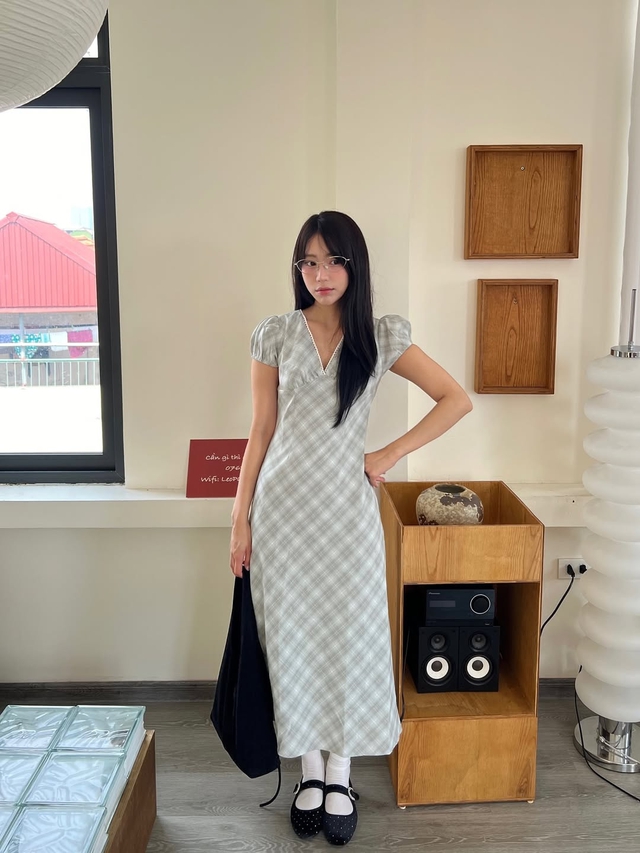 Váy ca rô dáng dài cổ điển cho phái đẹp thêm quyến rũ - Ảnh 3. Váy ca rô dáng dài cổ điển cho phái đẹp thêm quyến rũ - Ảnh 3.