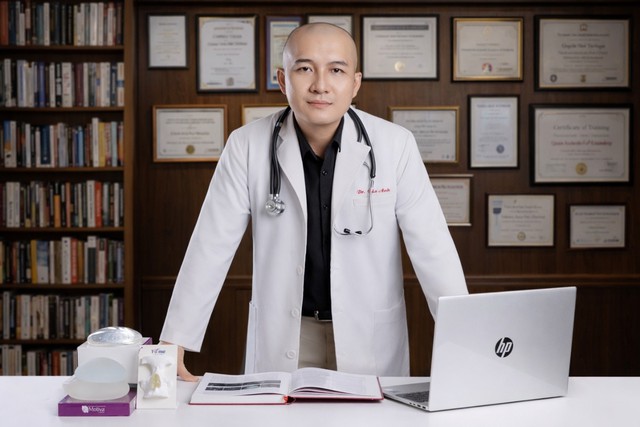 Bác sĩ Nguyễn Bảo Anh nói về tạo hình ngực nữ thành ngực nam - Ảnh 1.