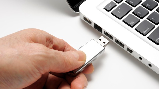 Đừng nghĩ những chiếc USB dung lượng thấp đ&atilde; 'hết thời' - Ảnh 1.