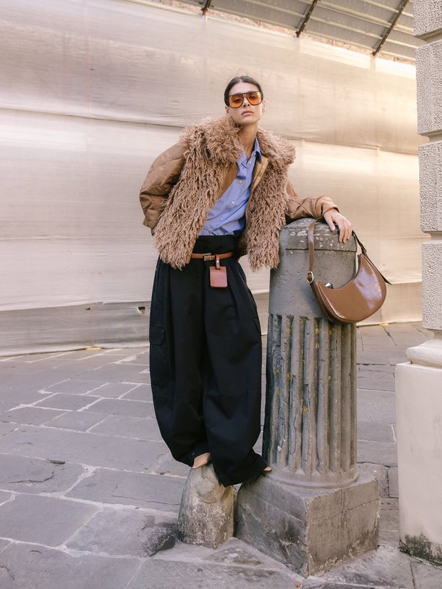 Quần tây xếp ly đang trở lại mạnh mẽ trên đường phố - Ảnh 2.