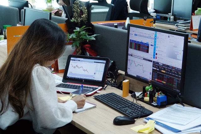 C&ocirc;ng ty chứng kho&aacute;n dồn dập b&aacute;o lợi nhuận kỷ lục - Ảnh 1.