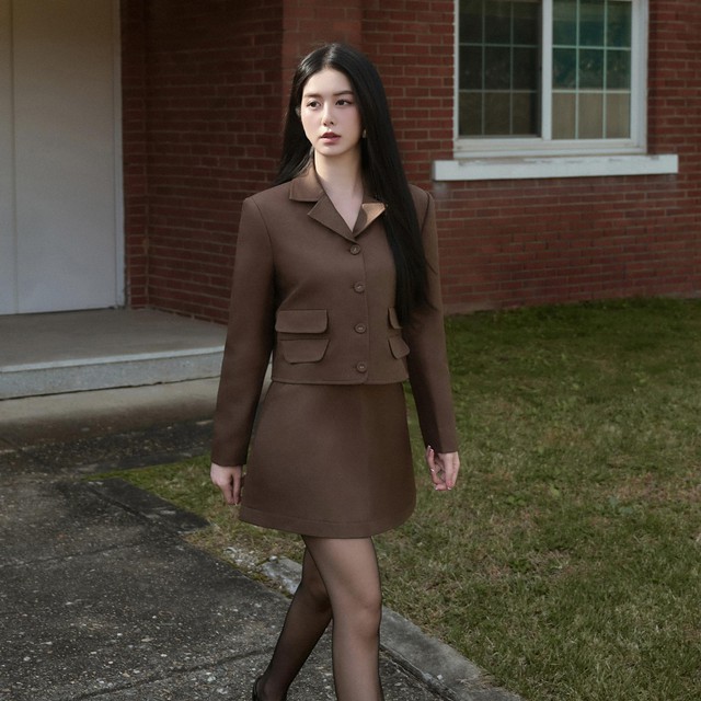 Diện chân váy ngắn vào mùa lạnh theo cách thật thời trang- Ảnh 7.