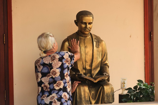 B&iacute; ẩn thi thể gi&aacute;o d&acirc;n hơn 100 năm trong nh&agrave; thờ cổ ở TP.HCM- Ảnh 11.