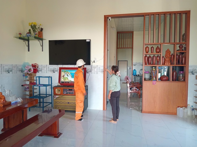 Điện s&aacute;ng v&ugrave;ng t&aacute;i định cư Lơ Pang, xu&acirc;n mới th&ecirc;m no ấm - Ảnh 1.