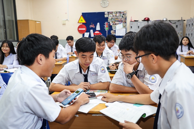 Đối sánh điểm thi tốt nghiệp THPT 5 năm: Môn toán phân hóa vùng miền rõ rệt - Ảnh 1.