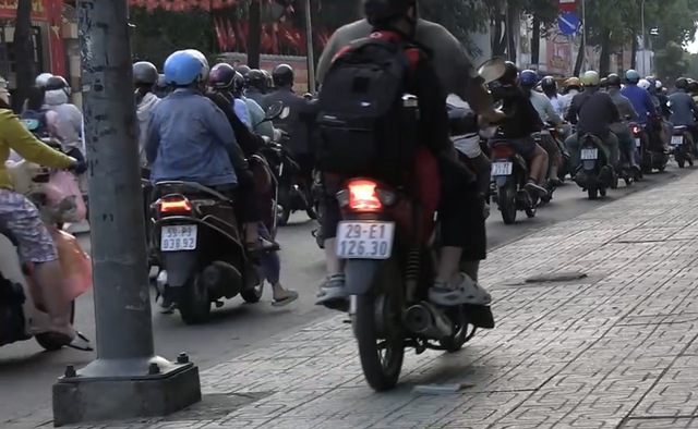 Danh sách xe máy bị CSGT phạt nguội lỗi đi trên vỉa hè Gò Vấp cũ - Ảnh 2.