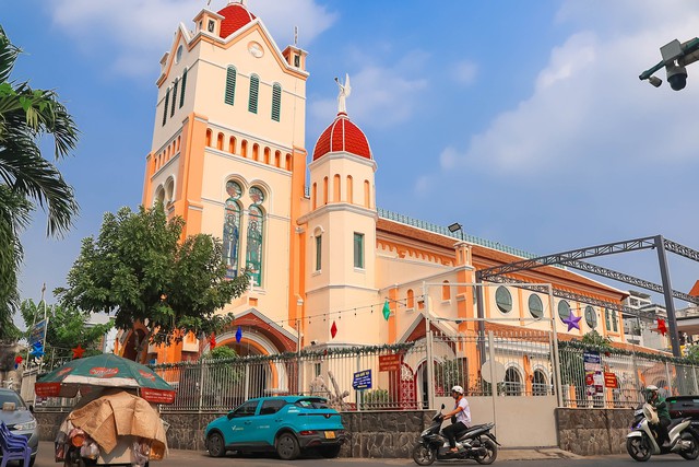 B&iacute; ẩn thi thể gi&aacute;o d&acirc;n hơn 100 năm trong nh&agrave; thờ cổ ở TP.HCM- Ảnh 1.