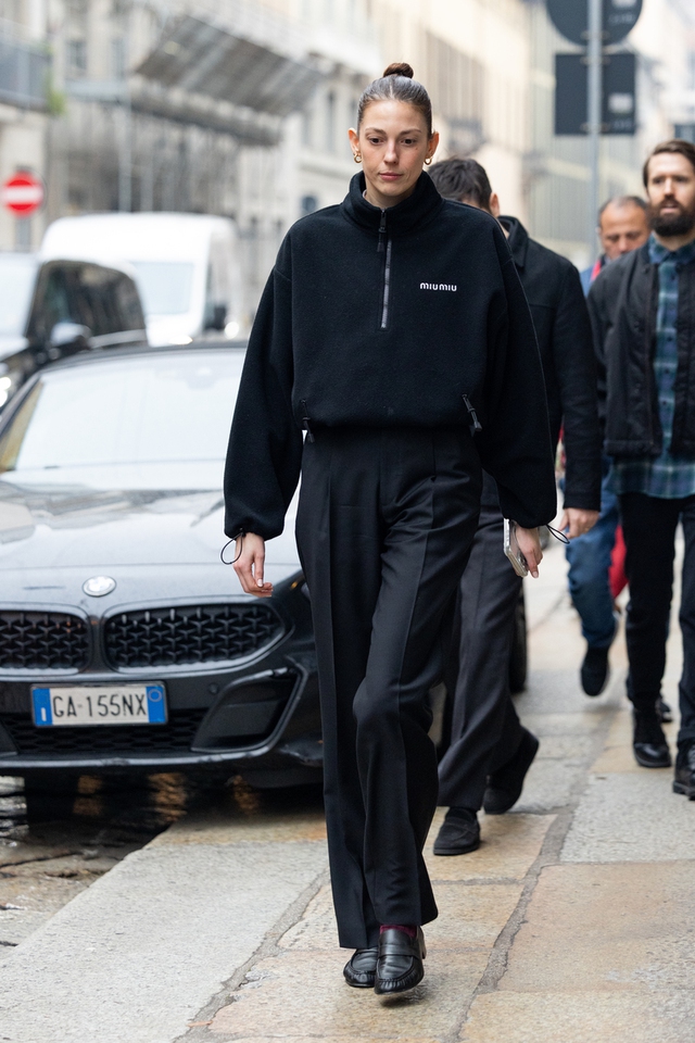 Quần tây xếp ly đang trở lại mạnh mẽ trên đường phố - Ảnh 4.