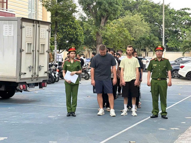 Công an TP.HCM phá đường dây buôn cần sa qua mạng, có người nước ngoài - Ảnh 2.