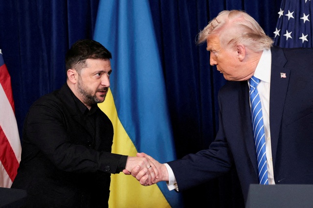 &Ocirc;ng Trump gặp &ocirc;ng Zelensky, đặc ph&aacute;i vi&ecirc;n Mỹ n&oacute;i 'chỉ c&ograve;n một n&uacute;t thắt'- Ảnh 2.
