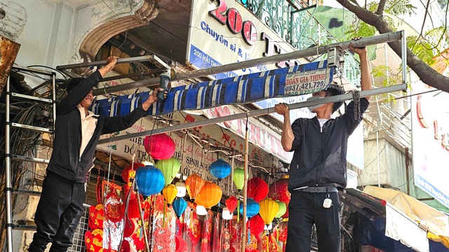 Hộ kinh doanh đường Hải Thượng L&atilde;n &Ocirc;ng khẩn trương dọn dẹp, trả lại vỉa h&egrave; - Ảnh 7.