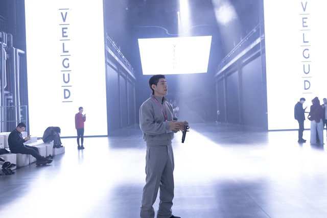 Đạo diễn tổ chức show thời trang tại Cáp Nhĩ Tân là ai? - Ảnh 3.